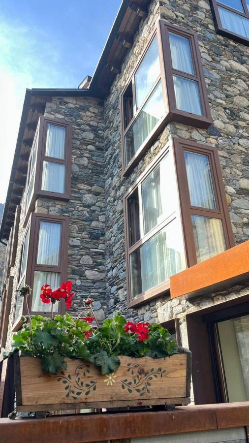 Hotel Boutique La Neu Benasque Bagian luar foto