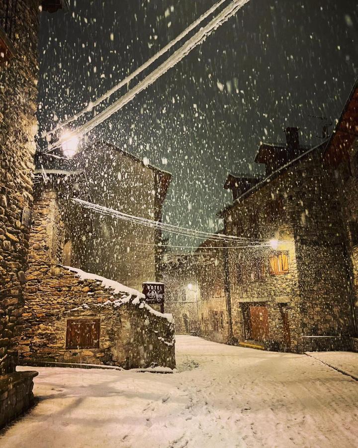 Hotel Boutique La Neu Benasque Bagian luar foto
