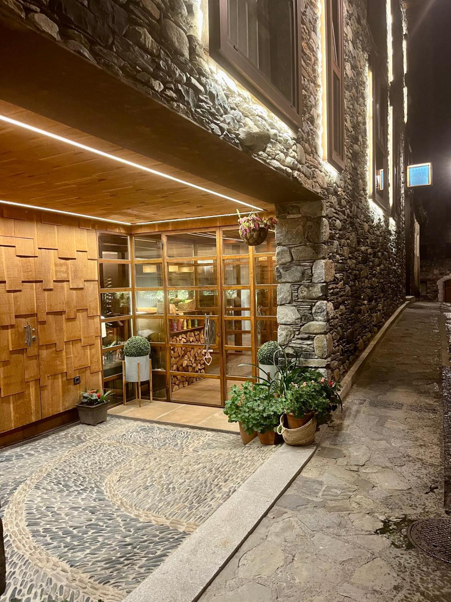 Hotel Boutique La Neu Benasque Bagian luar foto