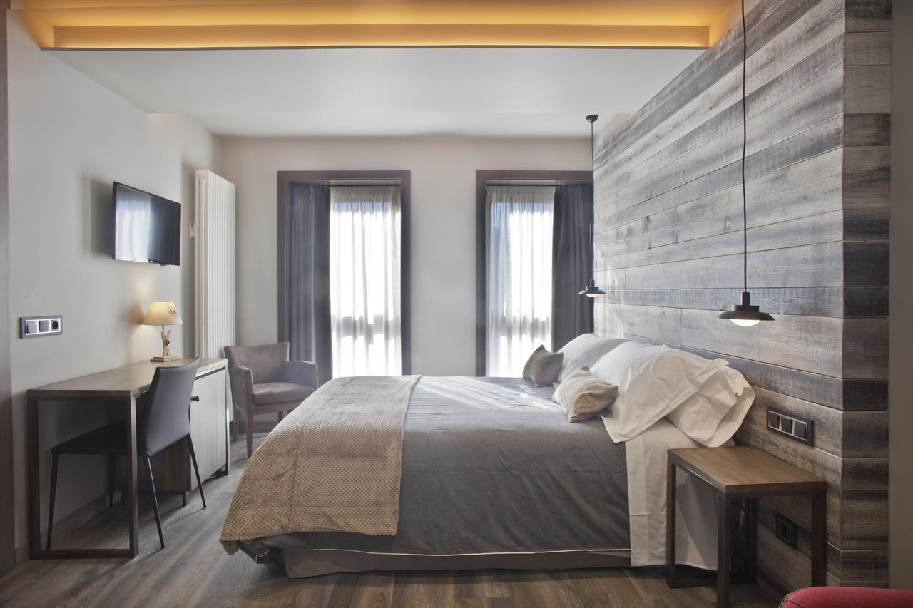 Hotel Boutique La Neu Benasque Bagian luar foto